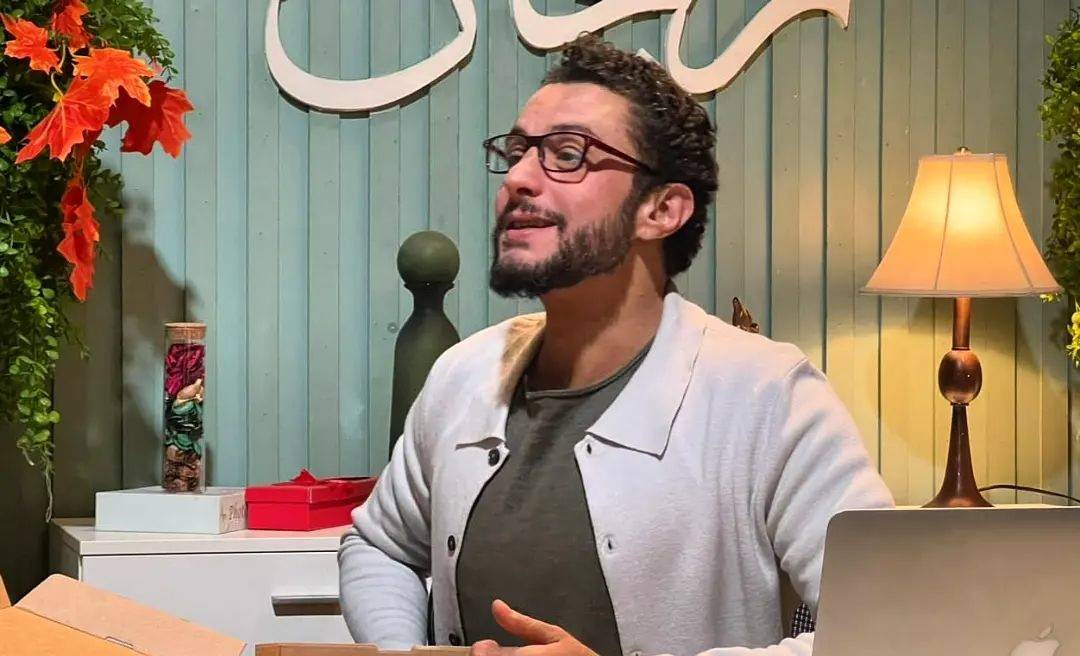 بالفيديو - أحمد الفيشاوي يُحدث ضجة برقصته الغريبة بحفل في دبي