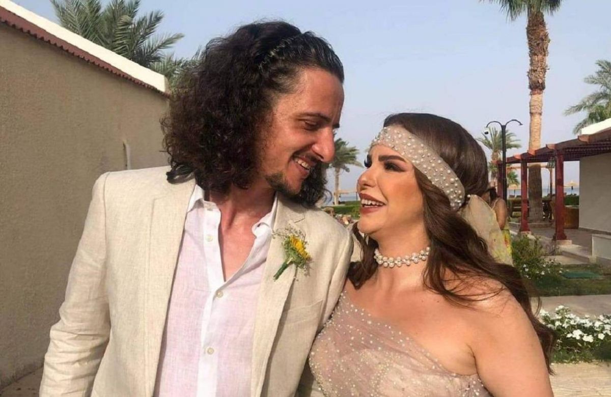 بالفيديو - دنيا عبد العزيز تكشف سرّ عدم ظهور زوجها معها في المناسبات الفنية