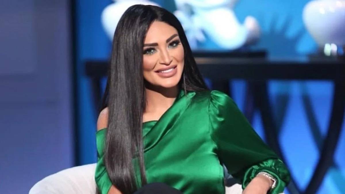 بالفيديو - سالي عبد السلام تروي مأساتها مع مرض الثعلبة: 