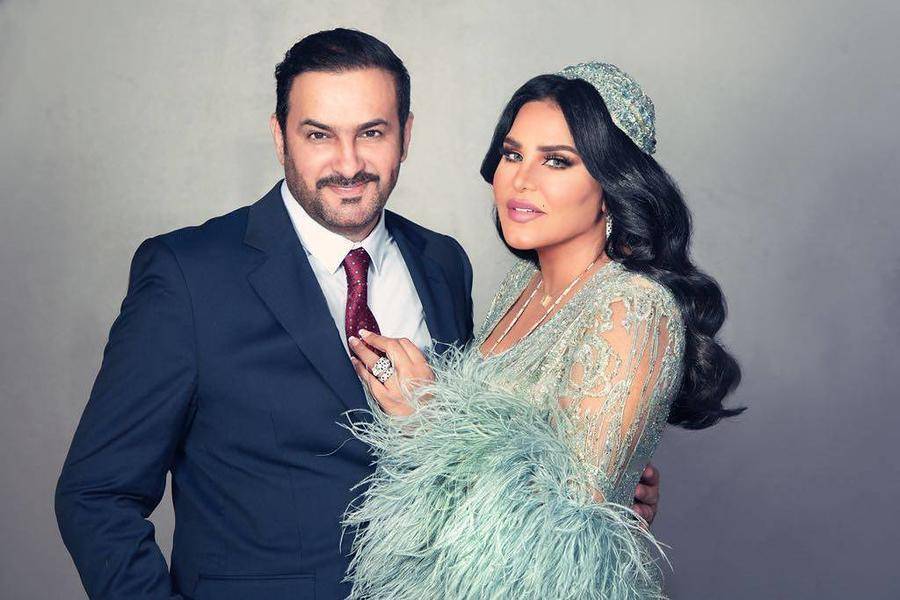 بعد الحلَق الضخم... أحلام حديث الجمهور بصورها مع زوجها