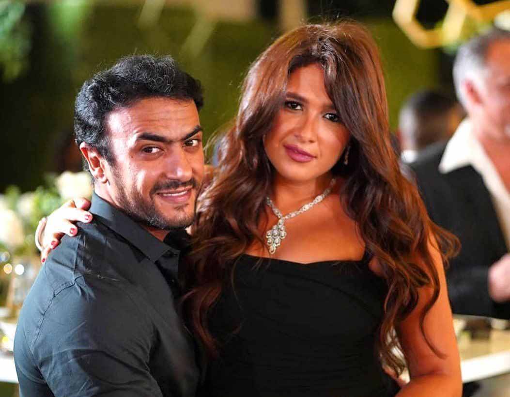 أحمد العوضي يحتفل بعيد الحب مع ياسمين عبد العزيز برسالة رومانسية