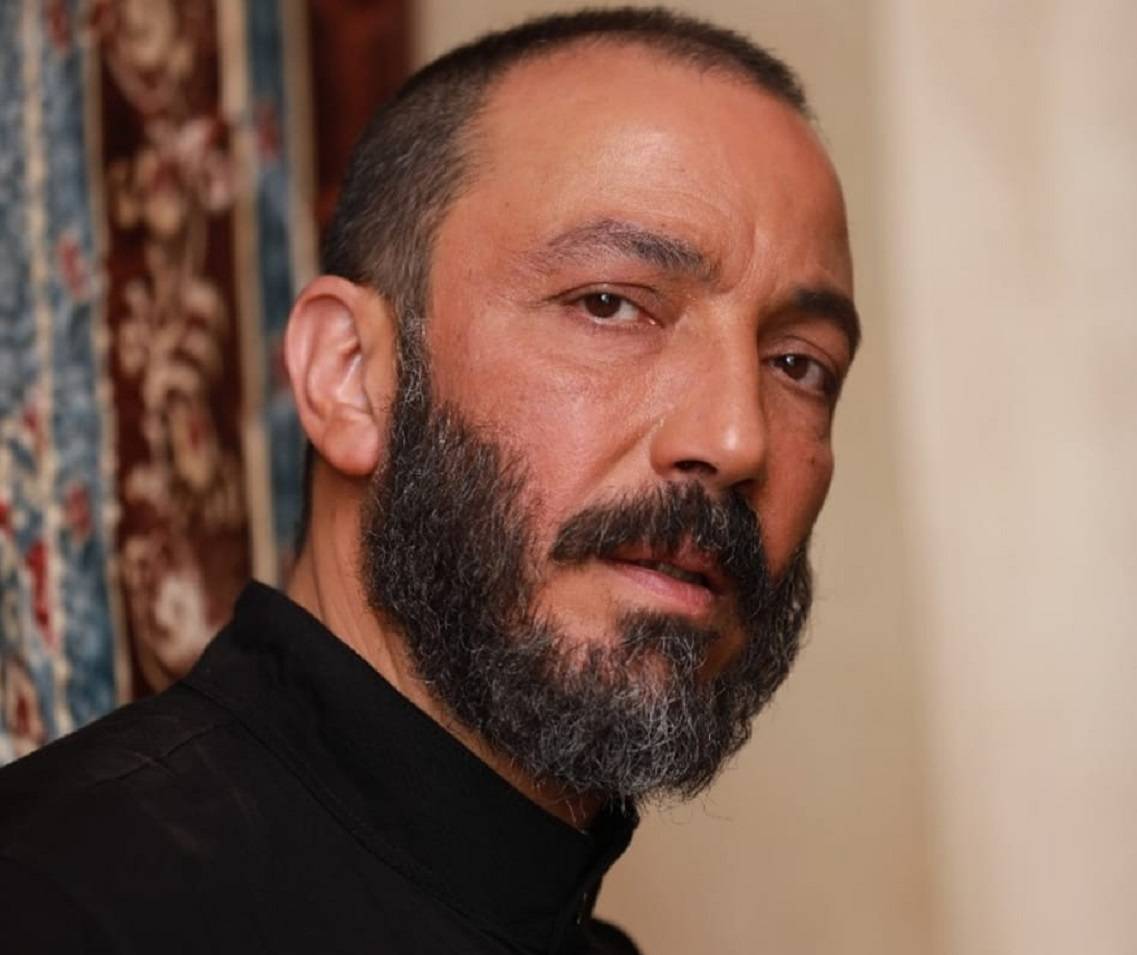 طارق لطفي: أسرتي خط أحمر ولهذا السبب أُبعدها عن الأضواء