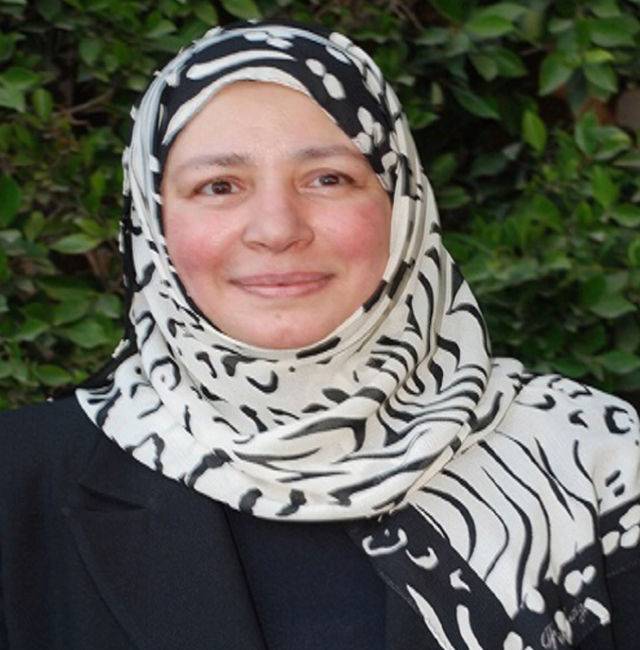 بالفيديو - طليق عبلة كامل يضع حداً للشائعات ويوضح حقيقة اعتزالها الفن