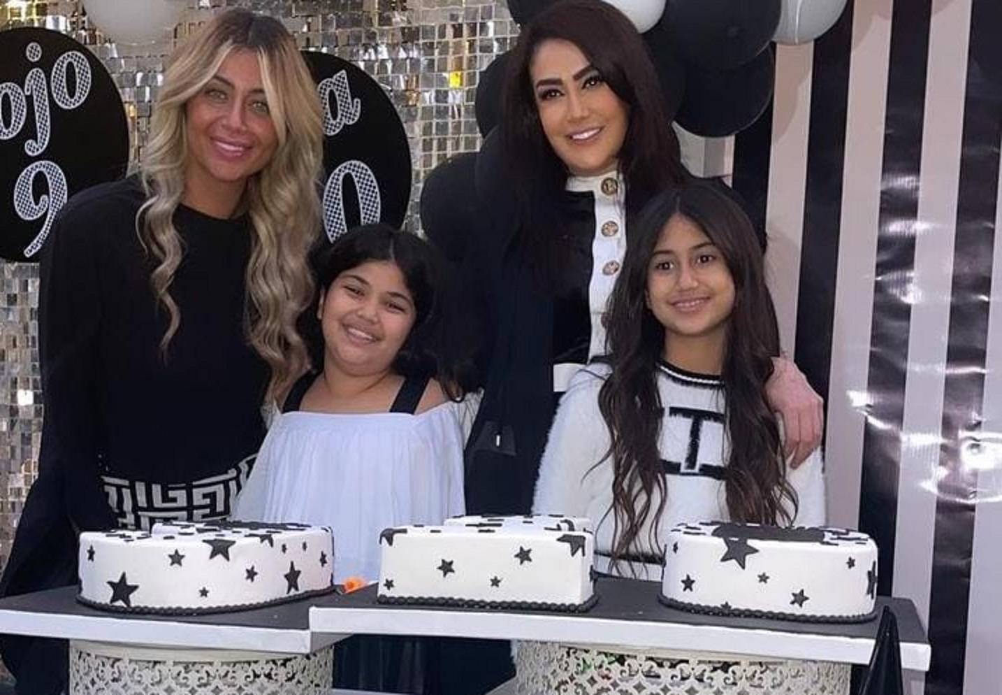 غادة عبد الرازق مع ابنتها روتانا وحفيدتيها