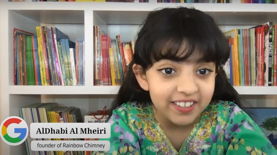 الإماراتية البالغة من العمر ثماني سنوات... أصغر مَن حاور أحد الآباء المؤسّسين للإنترنت
