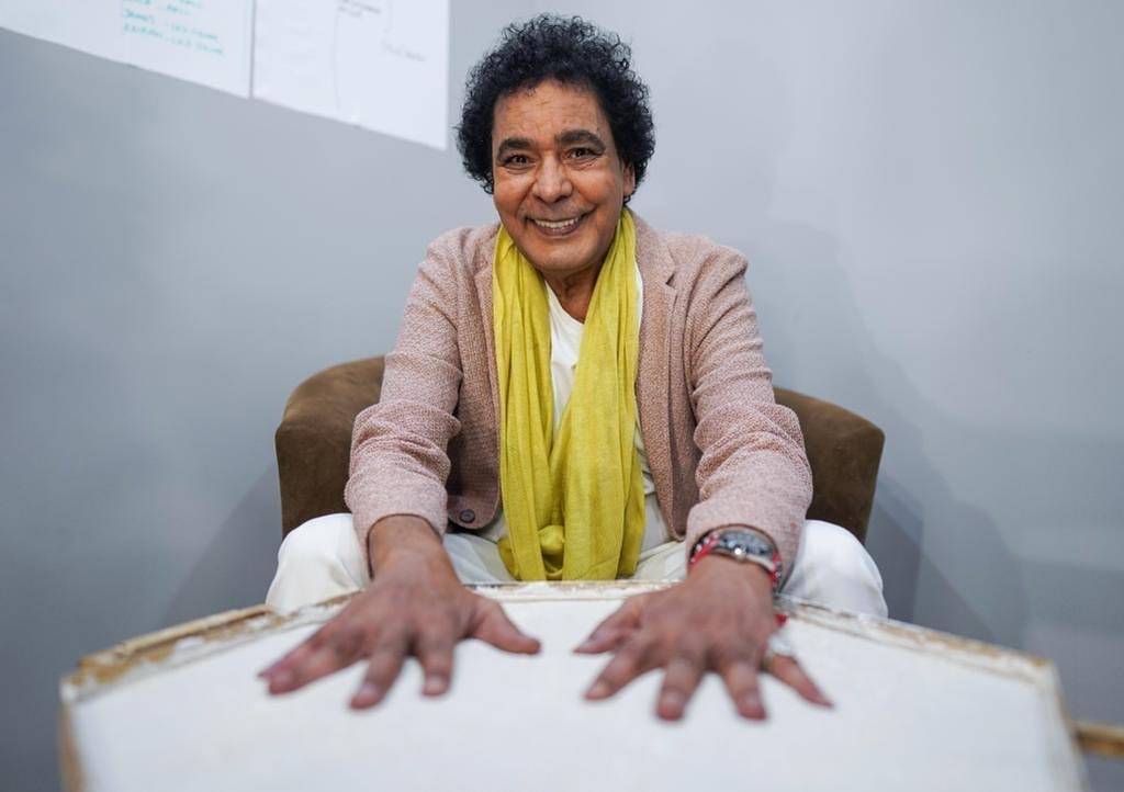 محمد منير يضع بصمته على حائط المشاهير في 