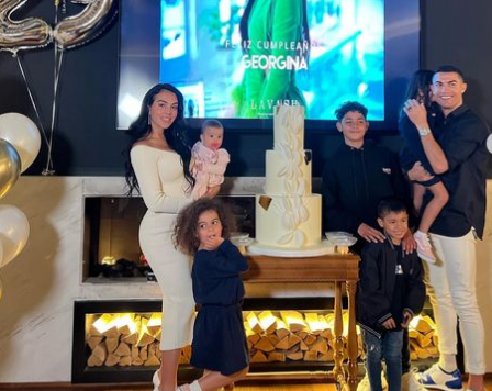 بالفيديو - جورجينا رودريغز تحتفل بعيد ميلادها للمرة الأولى في الرياض مع كريستيانو رونالدو