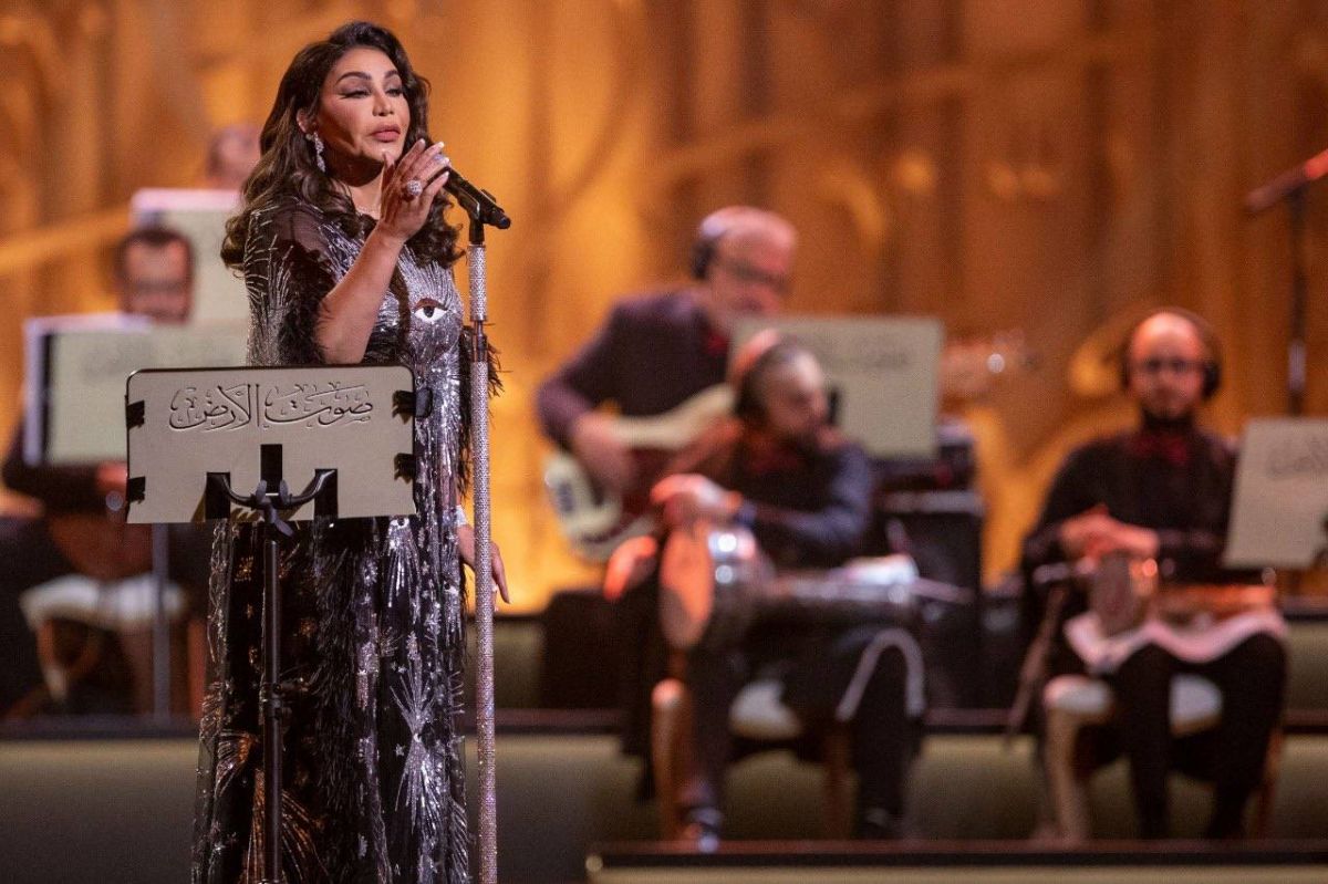 أحلام الشامسي تردّ بغضب على متابِعة: 