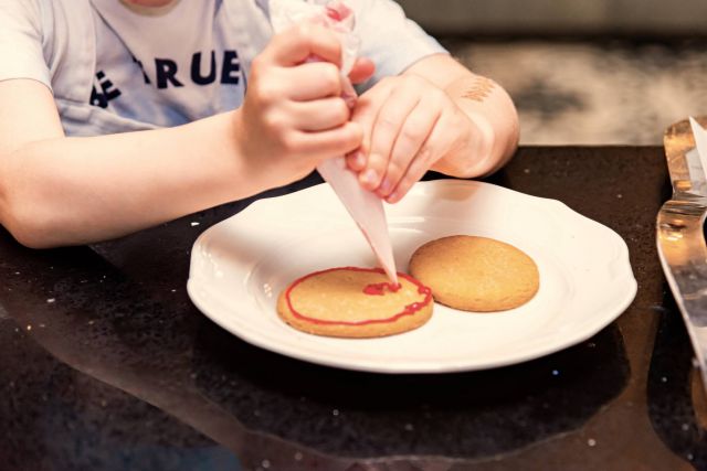 Marriott Family Fun Cookie Decorating