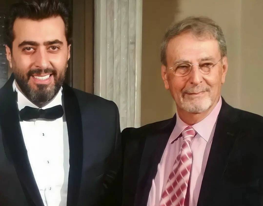 بالصور - نجوم سوريا يواسون باسم ياخور في عزاء والده