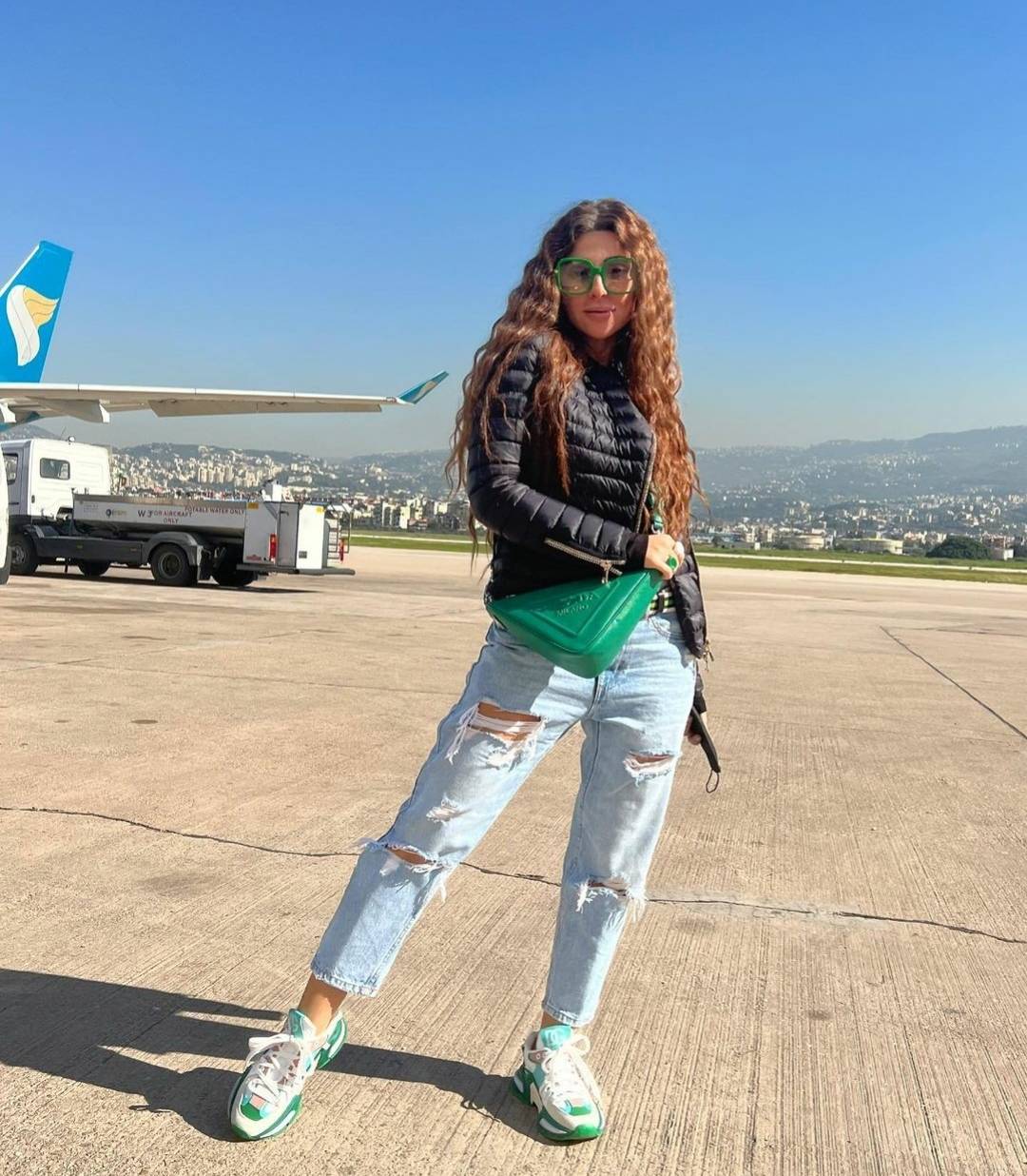 بالصور - ميريام فارس تضج أنوثة بفستان جريء