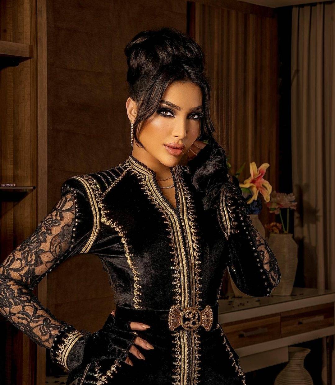 بالصور - هكذا ردّت دنيا بطمة على سخرية طليقها من شكل وجهها