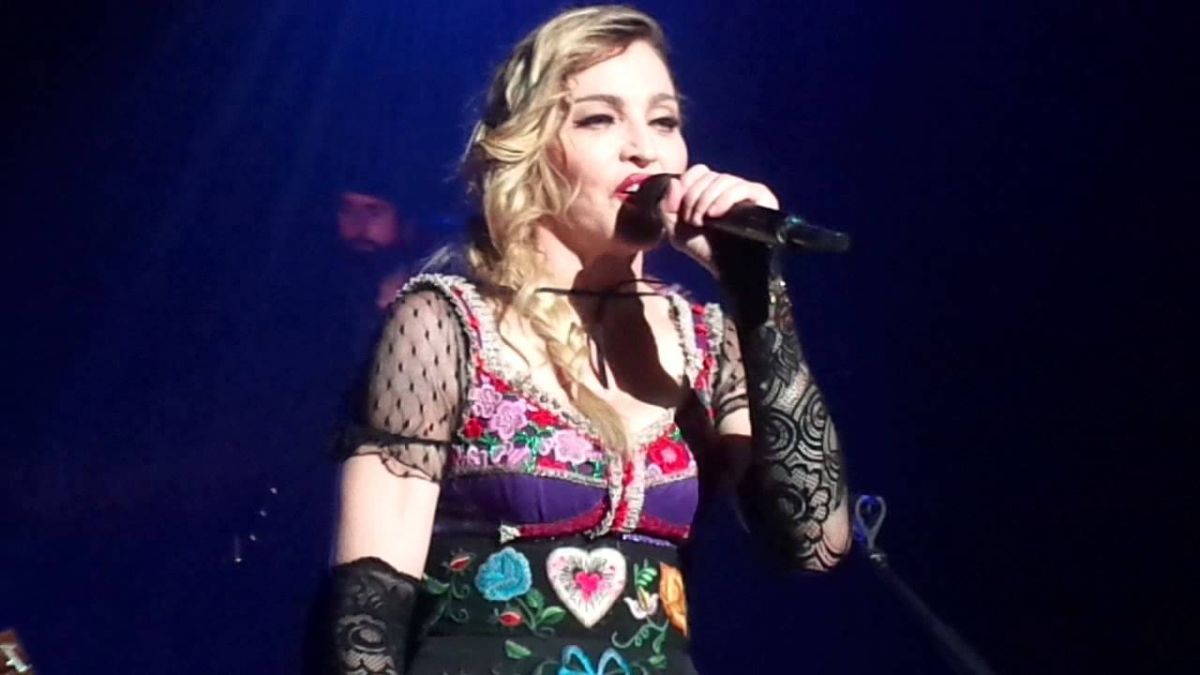 مادونا تصدم الجميع بتغيّر شكلها بالكامل نتيجة التجميل... وهي تردّ على منتقديها