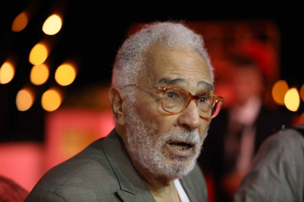 بالصور - عائلة عبد الرحمن أبو زهرة تحتفل بيوم ميلاده.. هكذا أصبح