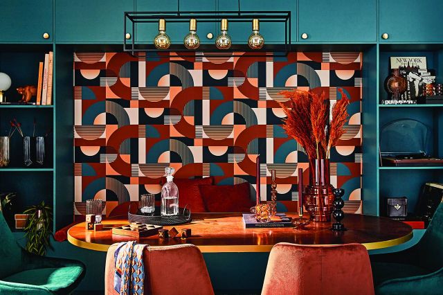 الخشب حاضر بقوة في كل التصاميم بملامح وملامس مختلفة