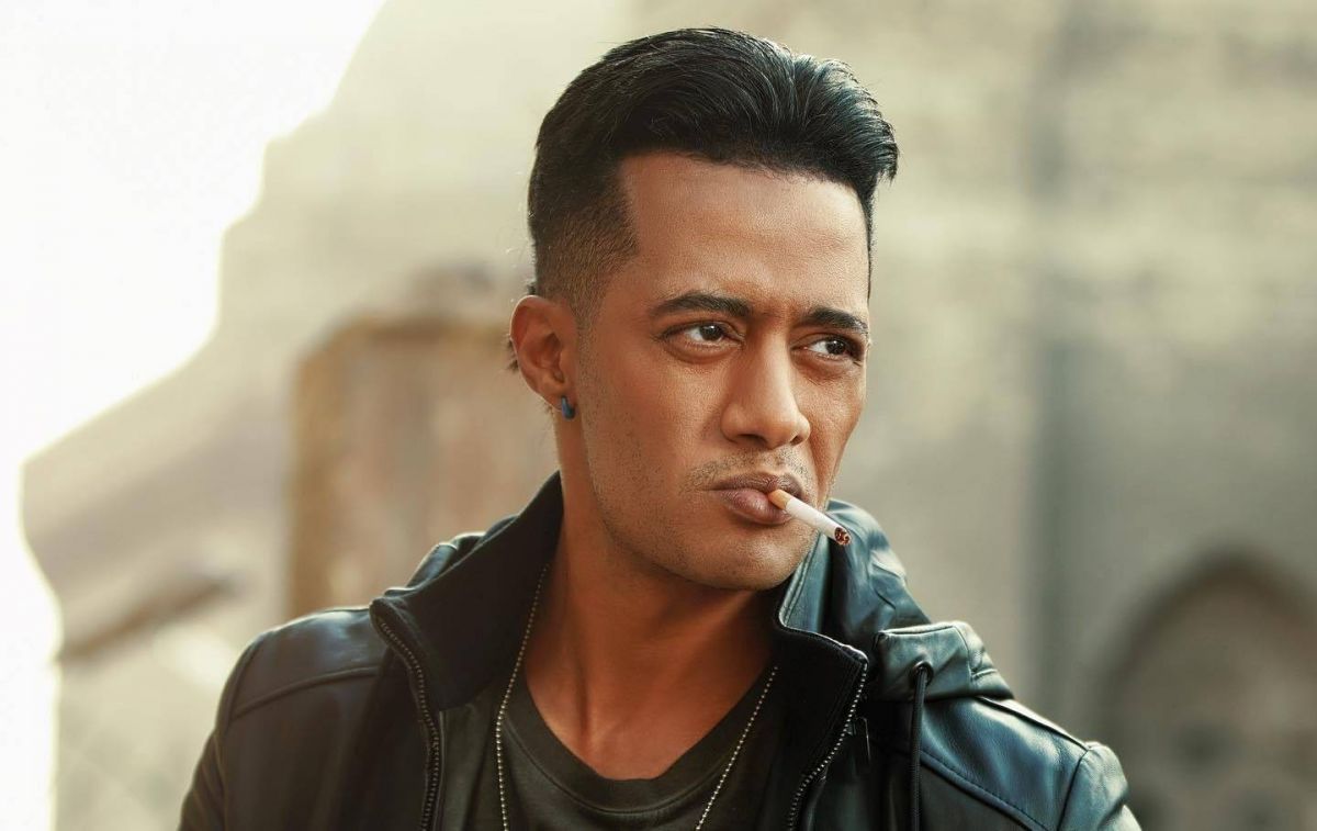 بالصور - انتقادات حادّة لمحمد رمضان بعد ظهوره بالحلق