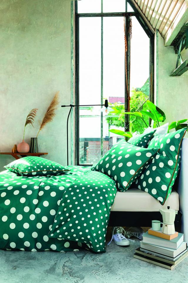 أغطية السرير تحمل بألوانها نفحة من الربيع المقبل