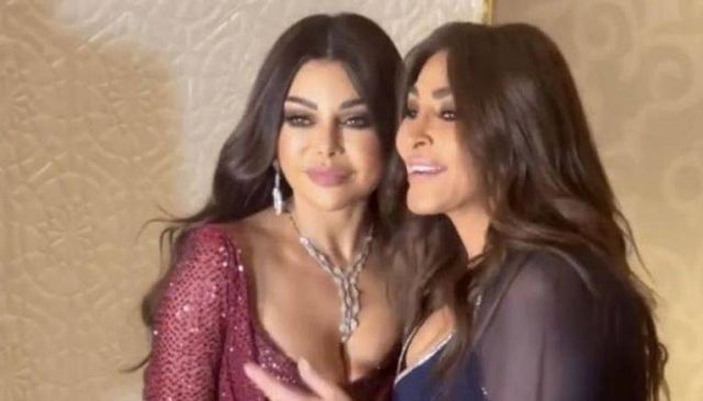 بالفيديو - إليسا تفاجئ هيفاء وهبي بعيد ميلادها على المسرح