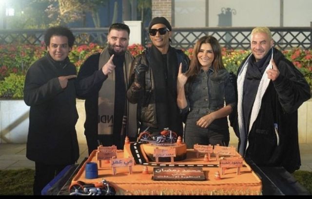 محمد رمضان ومي عمر يحتفلان ببدء التصوير 