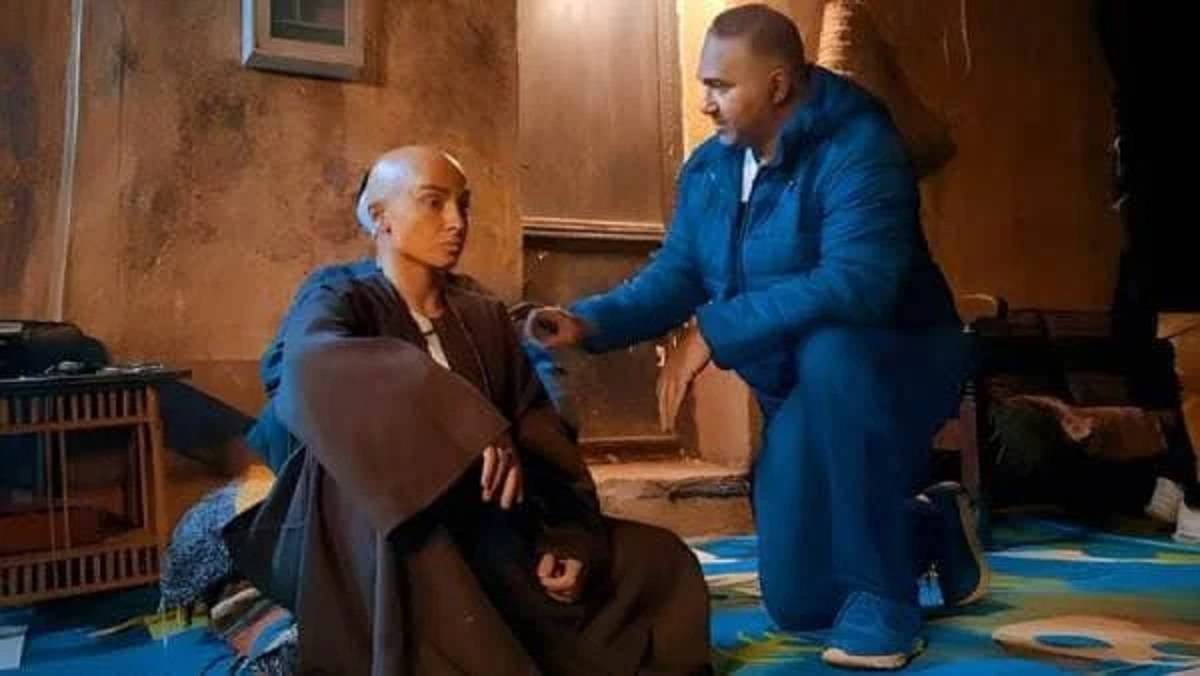 مخرج مسلسل روجينا يتوعّد مسرّب صورتها وهي صلعاء