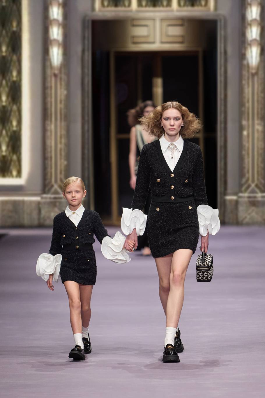 عرض أزياء إليزابيتا فرانكي لموسم خريف وشتاء 2023 - 2024