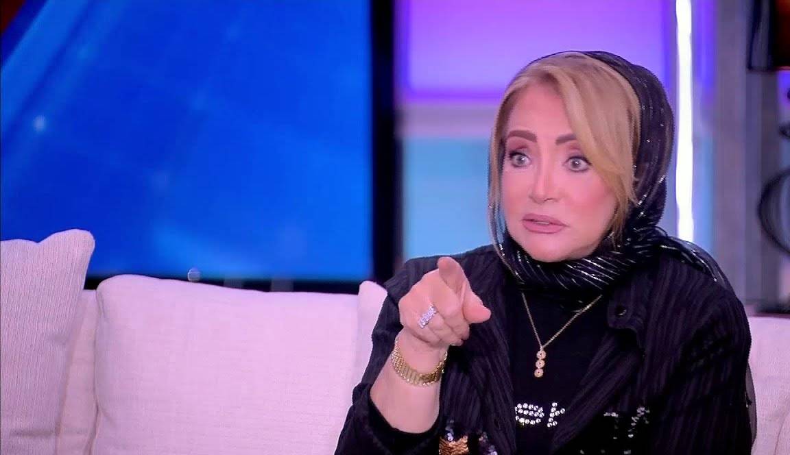 شهيرة تدافع عن منى زكي بشراسة... هذا ما قالته