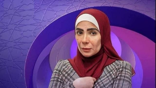 بالفيديو - إعلامي شهير يدافع عن منى زكي بعد الهجوم عليها بسبب الحجاب