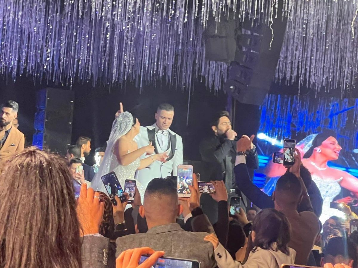 بالفيديو والصور - تامر حسني ورامي صبري ونجوم الفن في حفل زفاف حسن شاكوش