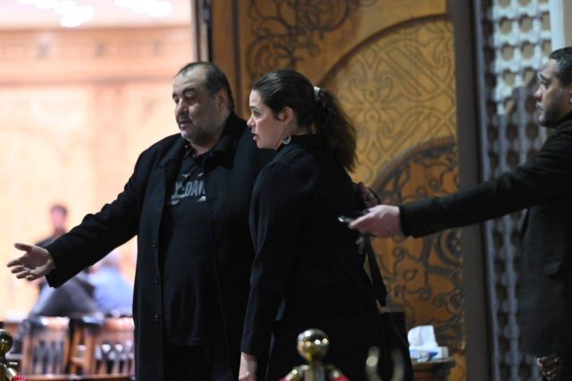 بالصور - نجوم الفن في عزاء والد المخرج سامح عبد العزيز