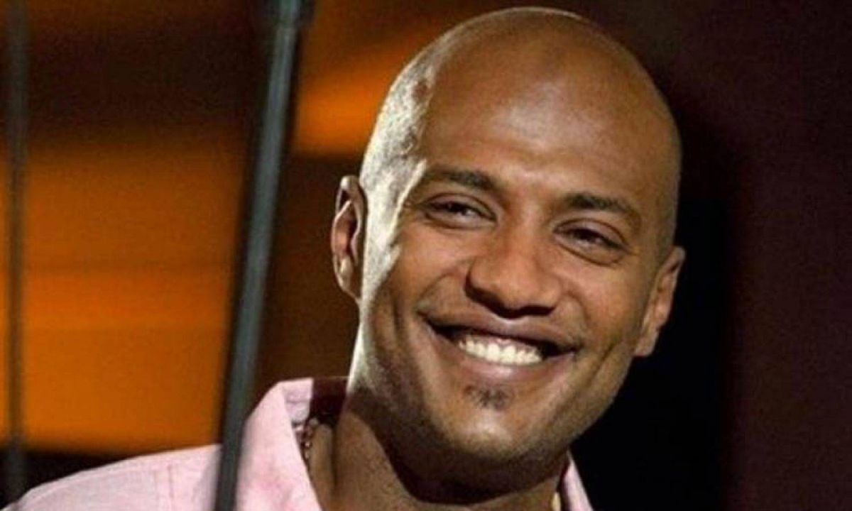 فنان شهير يعلن نجاته من موت محقق