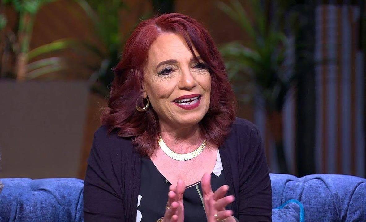 بالفيديو - فنانة شهيرة تردّ على انتقادات صورها الجريئة: 