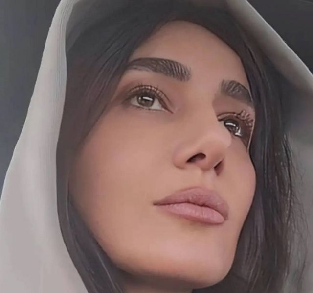 رسالة غامضة من حلا شيحة... وتغلق باب التعليقات أمام الجمهور