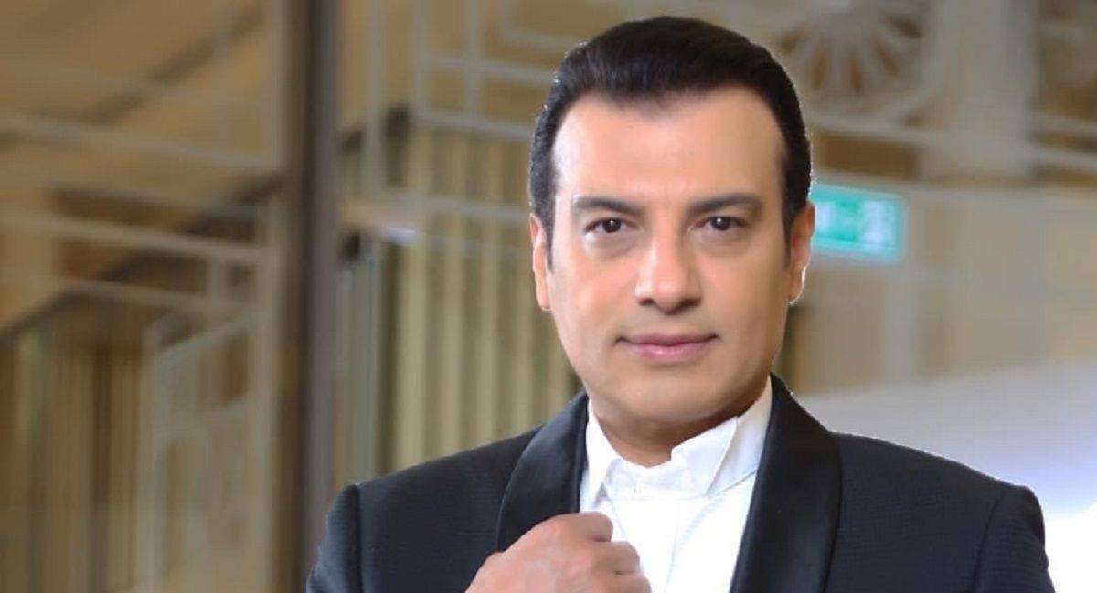 إيهاب توفيق يبكي أمام الكاميرا: 