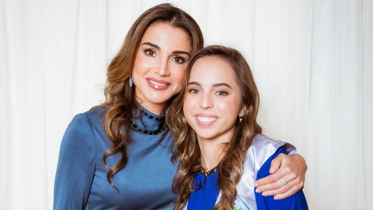 الصور الأولى من ليلة حنّاء الأميرة إيمان... وهذه هدية الملكة رانيا لها