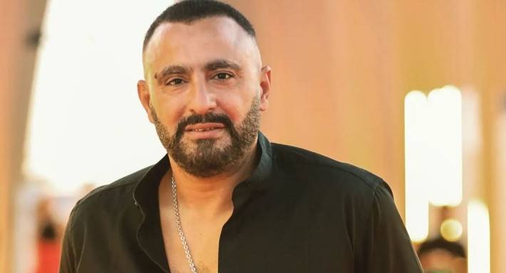 بالفيديو - أحمد السقا يُقلق محبيه بأحدث ظهور له بسبب تغيّر ملامحه