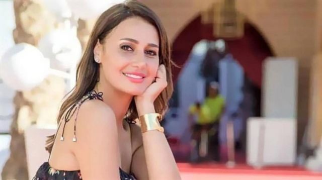 رسالة جديدة من حلا شيحة تمهد لعودتها إلى الفن