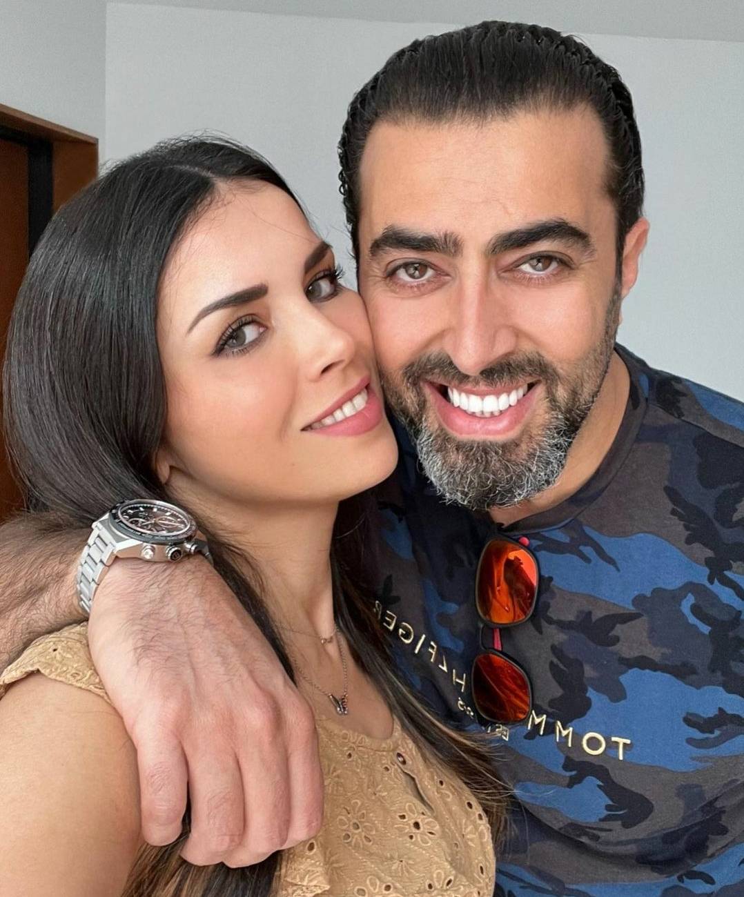 باسم ياخور يدافع عن زوجته بشراسة بسبب منشور عن سوريا