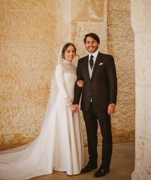 تفاصيل إطلالة الأميرة إيمان بنت عبدالله الثاني الفخمة في يوم زفافها