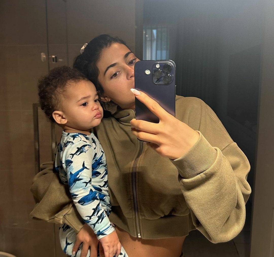 كايلي جينر تلجأ إلى القانون من أجل إبنها