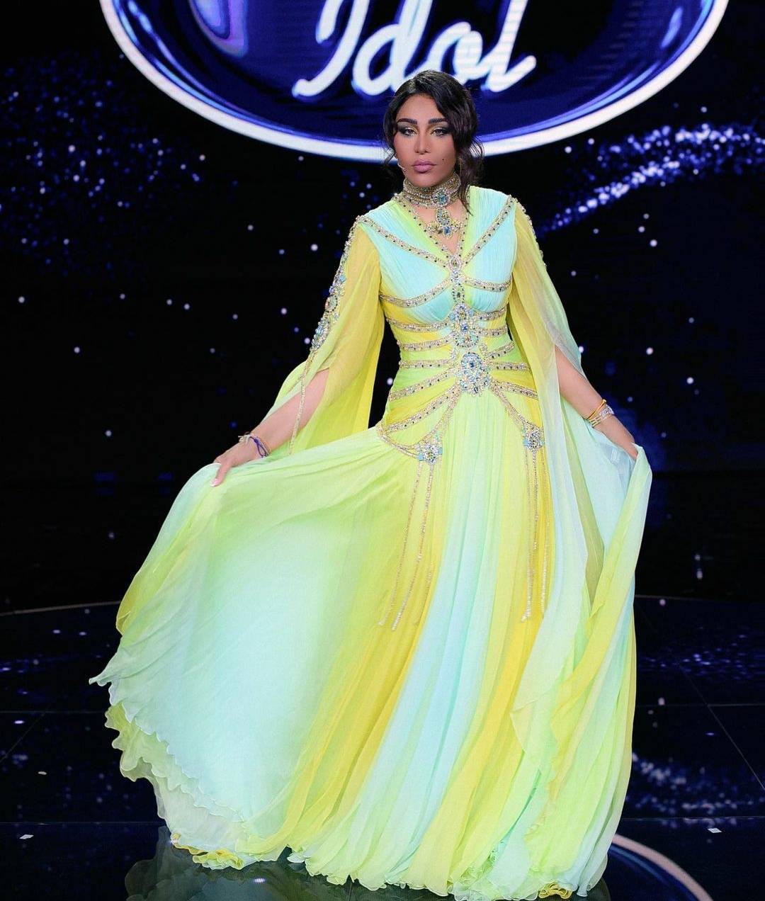 أحلام تجري هذه التعديلات على فستانها.. هل شوهت التصميم؟