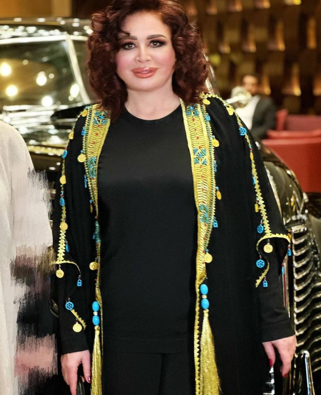 بالصور - إلهام شاهين تستعرض خسارة وزنها بفستان ضيق.. هذا سعره