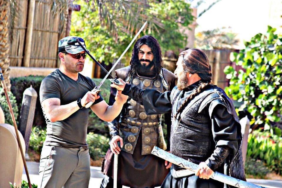 بالفيديو - لقطات نادرة بالسيف لقصي خولي وعابد فهد مع زميلهما الراحل في 