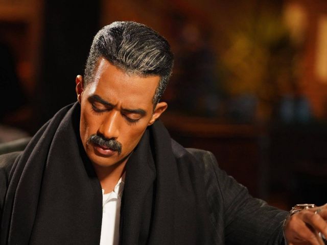 بالفيديو - محمد رمضان يروِّج لمسلسله بجولة في شوارع القاهرة بزي 