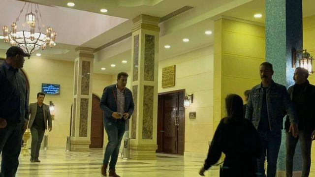 هاني رمزي في عزاء والد دينا الشربيني