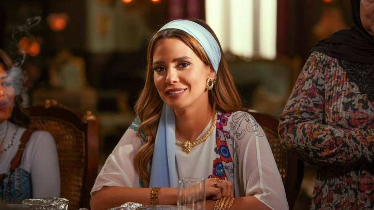 انتقادات حادّة لمنة فضالي بعد ظهورها وهي تدخّن