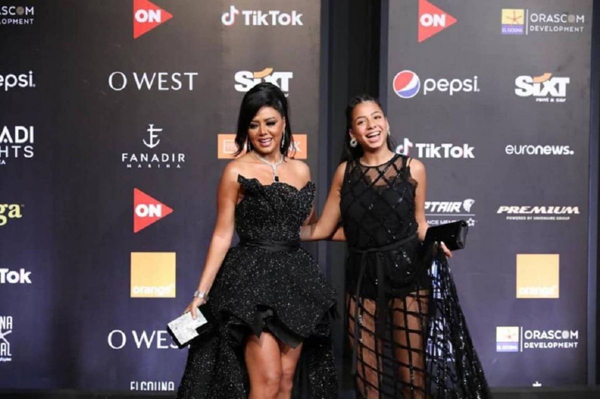 رانيا يوسف تهاجم محمد مختار بسبب 