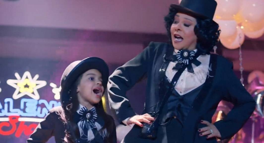 ابنة صلاح جاهين تهاجم صنّاع مسلسل دينا الشربيني بسبب والدها