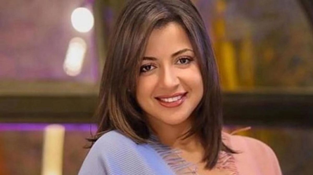 رسالة غامضة من منى فاروق والجمهور يعلّق