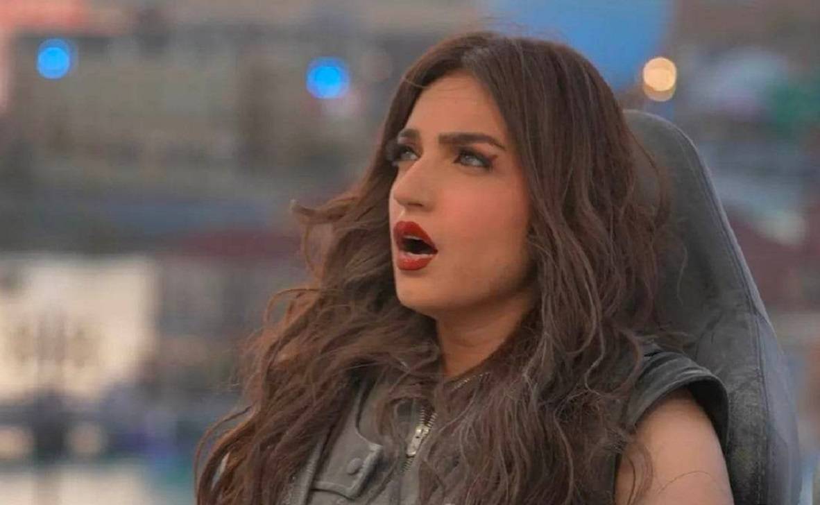 فنانة شهيرة تسخر من تصريحات ياسمين عز مع رامز جلال