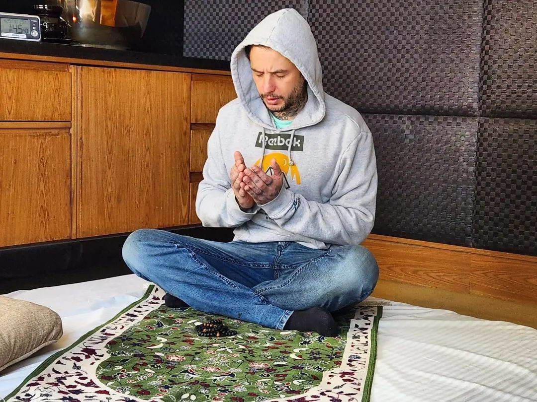 بعد الهجوم عليه... الجمهور يدعم أحمد الفيشاوي في طقوسه الرمضانية